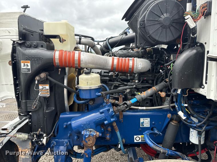 image for item EG5863 2011 Peterbilt 337 semi truck