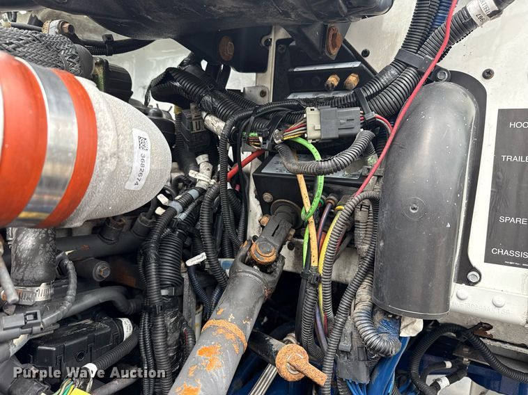 image for item EG5863 2011 Peterbilt 337 semi truck