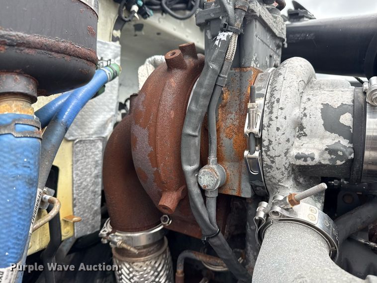 image for item EG5863 2011 Peterbilt 337 semi truck