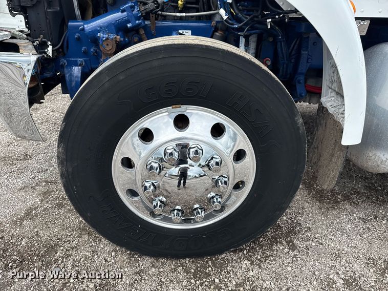 image for item EG5863 2011 Peterbilt 337 semi truck