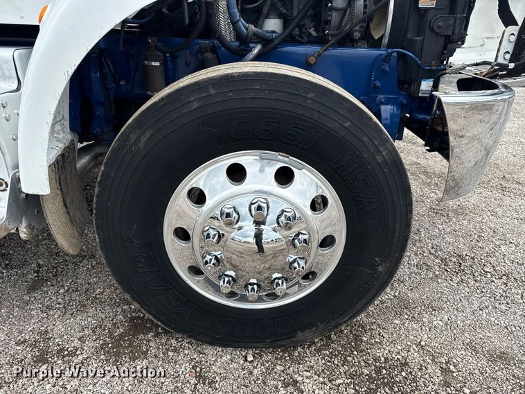 image for item EG5863 2011 Peterbilt 337 semi truck