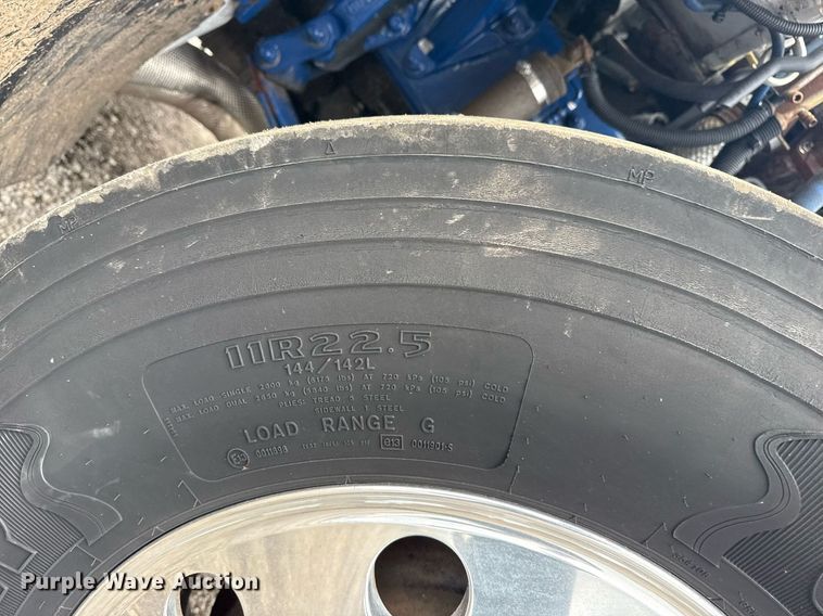 image for item EG5863 2011 Peterbilt 337 semi truck