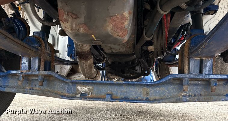 image for item EG5863 2011 Peterbilt 337 semi truck