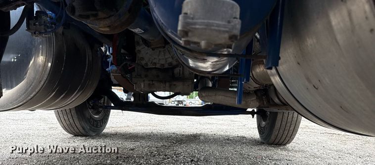 image for item EG5863 2011 Peterbilt 337 semi truck