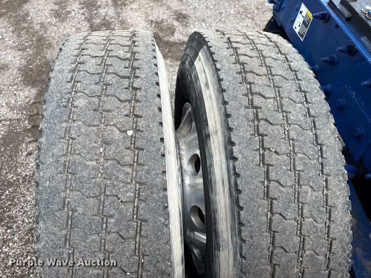 image for item EG5863 2011 Peterbilt 337 semi truck