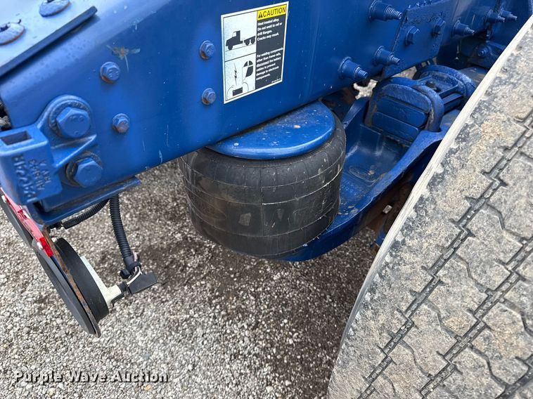 image for item EG5863 2011 Peterbilt 337 semi truck