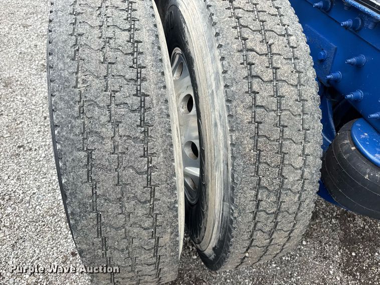 image for item EG5863 2011 Peterbilt 337 semi truck