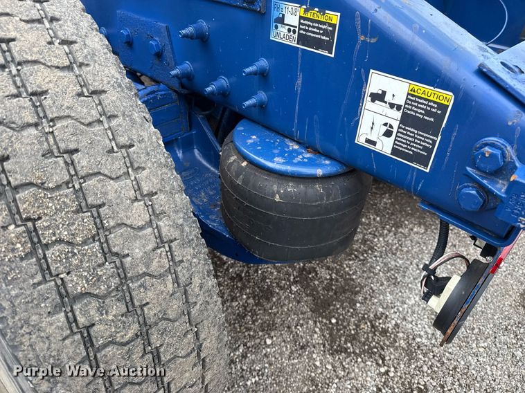 image for item EG5863 2011 Peterbilt 337 semi truck