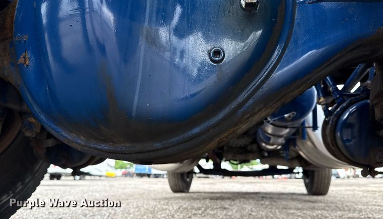 image for item EG5863 2011 Peterbilt 337 semi truck