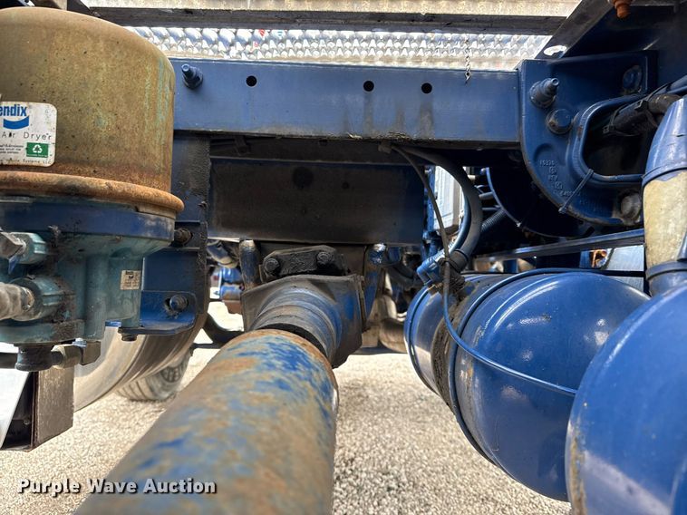 image for item EG5863 2011 Peterbilt 337 semi truck