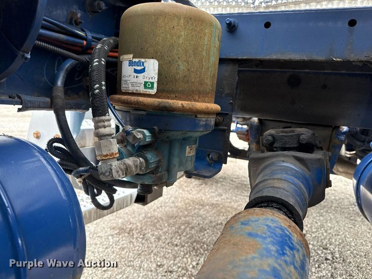 image for item EG5863 2011 Peterbilt 337 semi truck