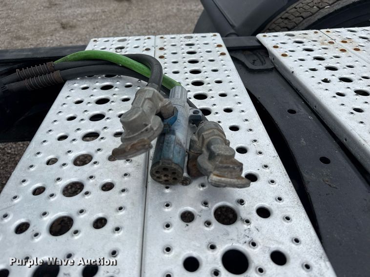 image for item EG5865 2012 Freightliner Cascadia semi truck