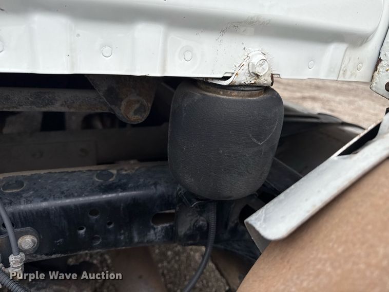 image for item EG5865 2012 Freightliner Cascadia semi truck