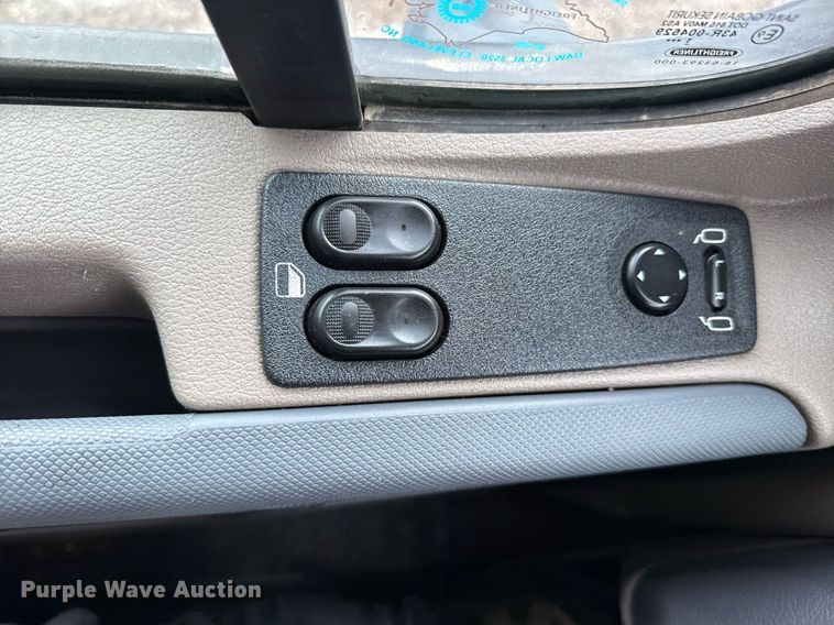 image for item EG5865 2012 Freightliner Cascadia semi truck