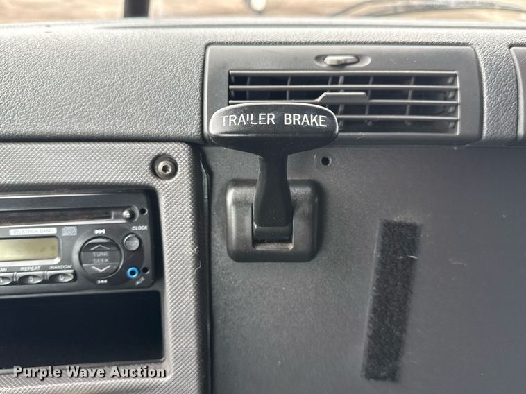 image for item EG5865 2012 Freightliner Cascadia semi truck