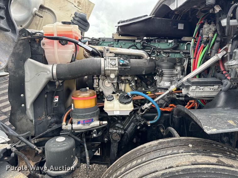 image for item EG5865 2012 Freightliner Cascadia semi truck