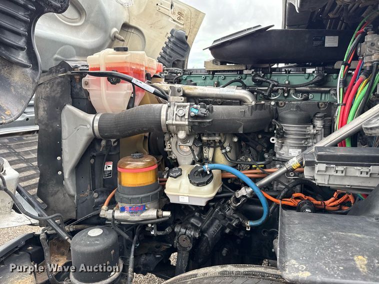 image for item EG5865 2012 Freightliner Cascadia semi truck