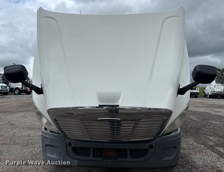 image for item EG5865 2012 Freightliner Cascadia semi truck