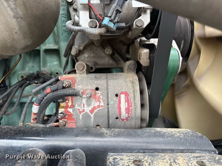 image for item EG5865 2012 Freightliner Cascadia semi truck