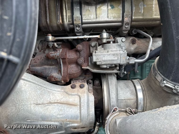 image for item EG5865 2012 Freightliner Cascadia semi truck