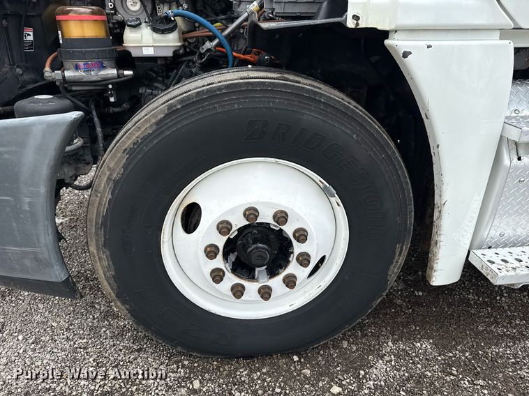 image for item EG5865 2012 Freightliner Cascadia semi truck