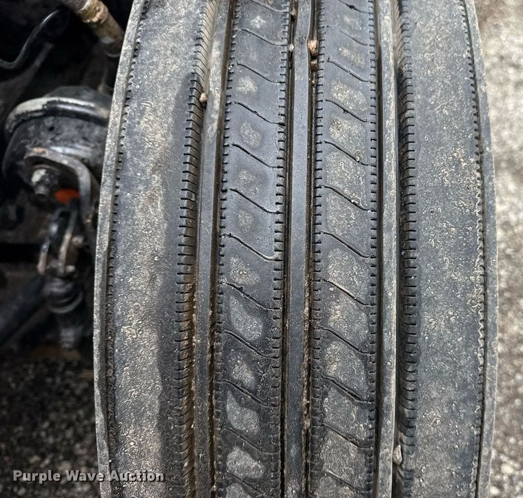 image for item EG5865 2012 Freightliner Cascadia semi truck