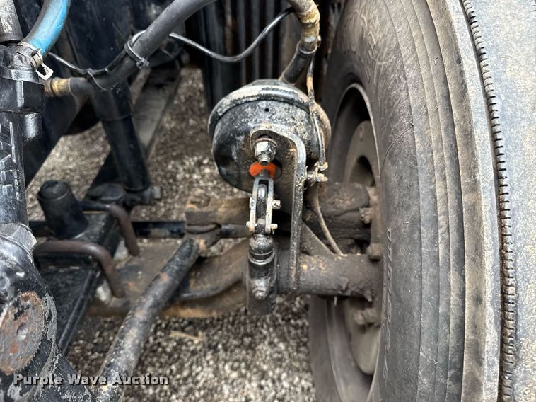 image for item EG5865 2012 Freightliner Cascadia semi truck