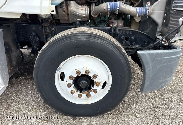 image for item EG5865 2012 Freightliner Cascadia semi truck