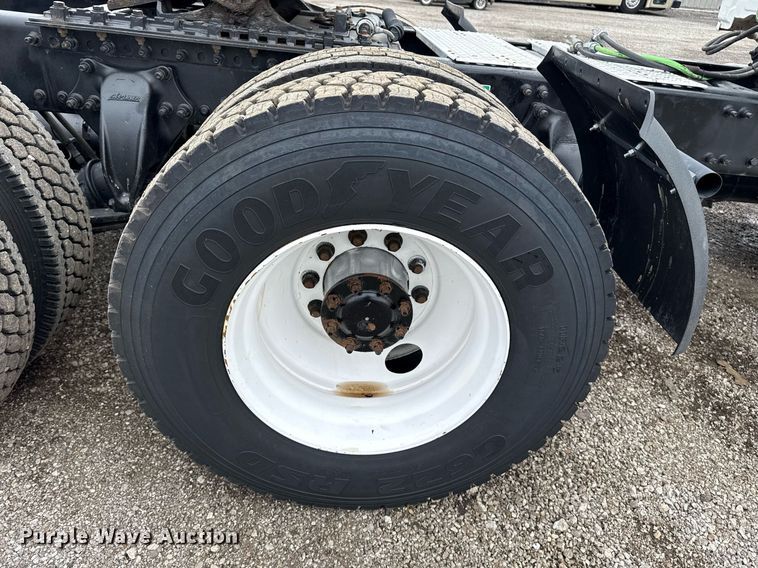 image for item EG5865 2012 Freightliner Cascadia semi truck