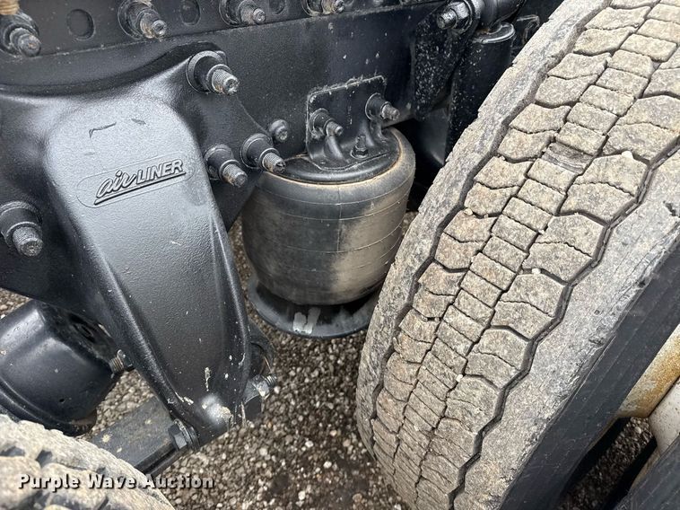 image for item EG5865 2012 Freightliner Cascadia semi truck