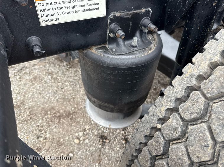 image for item EG5865 2012 Freightliner Cascadia semi truck