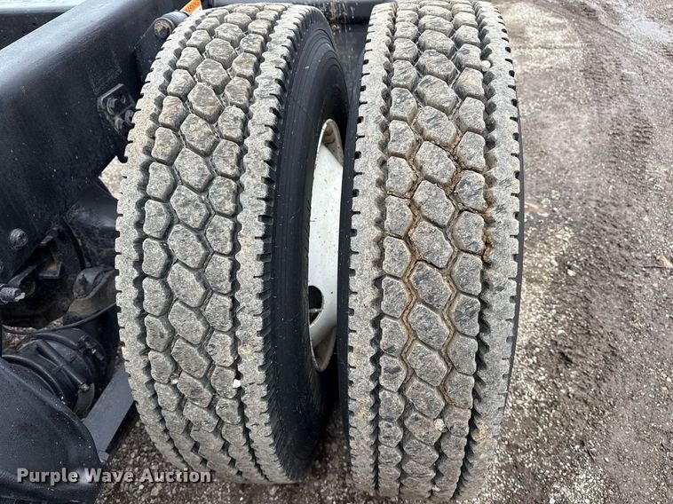 image for item EG5865 2012 Freightliner Cascadia semi truck