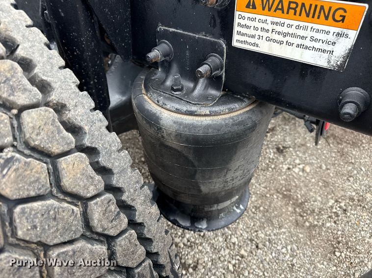 image for item EG5865 2012 Freightliner Cascadia semi truck