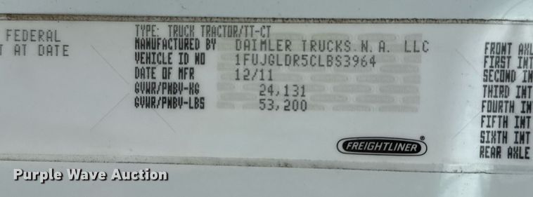 image for item EG5865 2012 Freightliner Cascadia semi truck