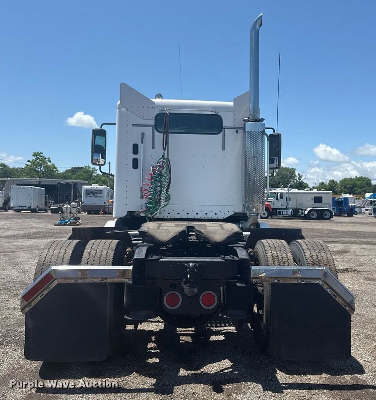 image for item EG5907 2002 Freightliner Century Class semi truck