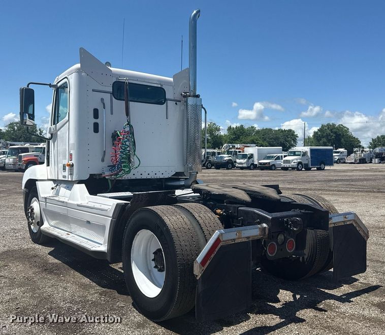 image for item EG5907 2002 Freightliner Century Class semi truck