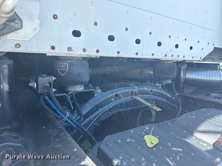 image for item EG5907 2002 Freightliner Century Class semi truck