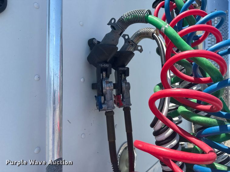 image for item EG5907 2002 Freightliner Century Class semi truck