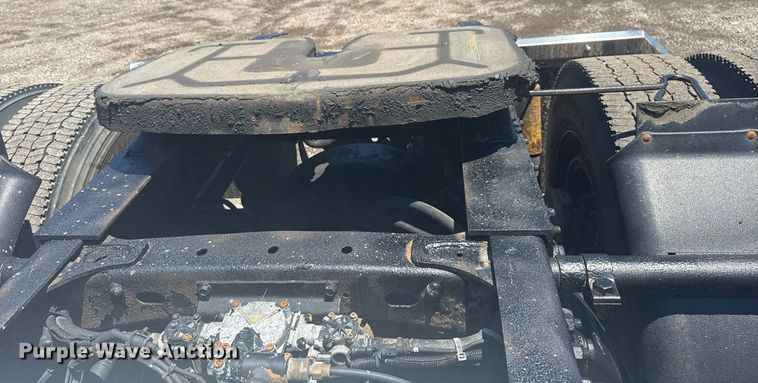 image for item EG5907 2002 Freightliner Century Class semi truck