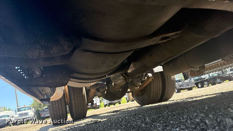 image for item EG5907 2002 Freightliner Century Class semi truck