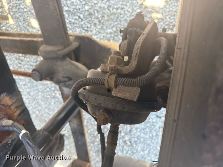 image for item EG5907 2002 Freightliner Century Class semi truck