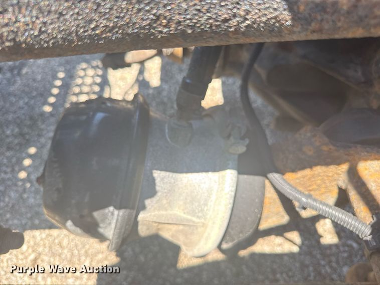 image for item EG5907 2002 Freightliner Century Class semi truck