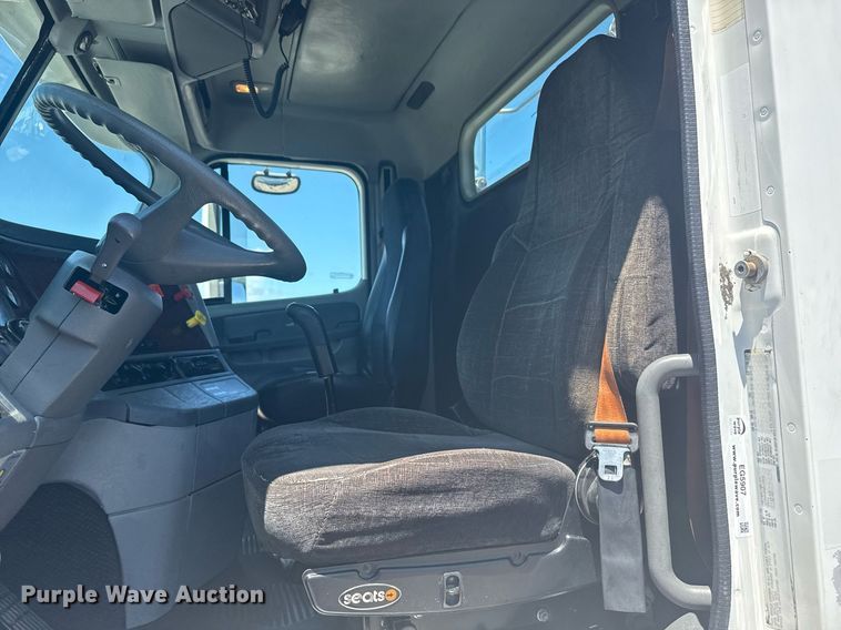 image for item EG5907 2002 Freightliner Century Class semi truck