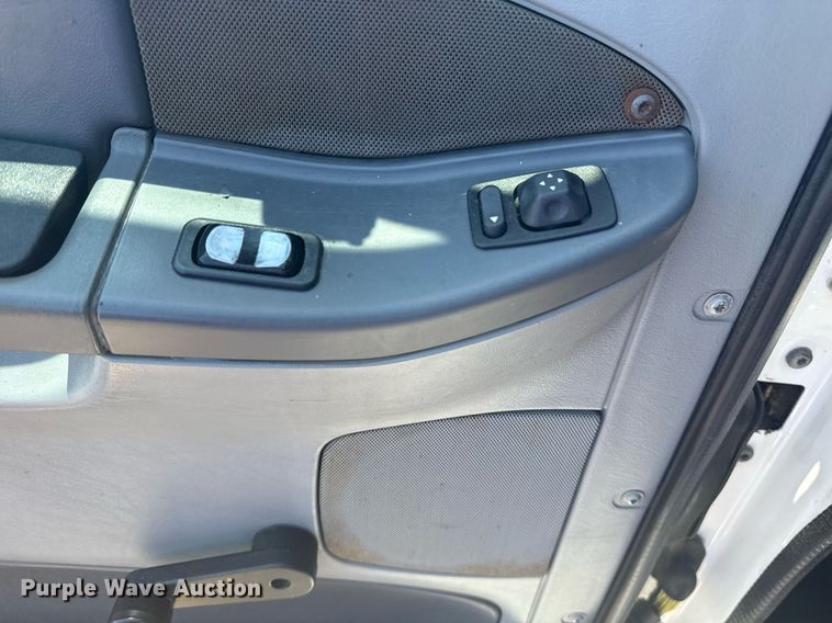 image for item EG5907 2002 Freightliner Century Class semi truck