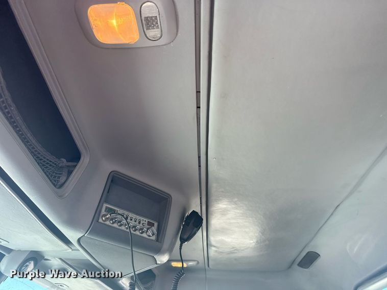 image for item EG5907 2002 Freightliner Century Class semi truck