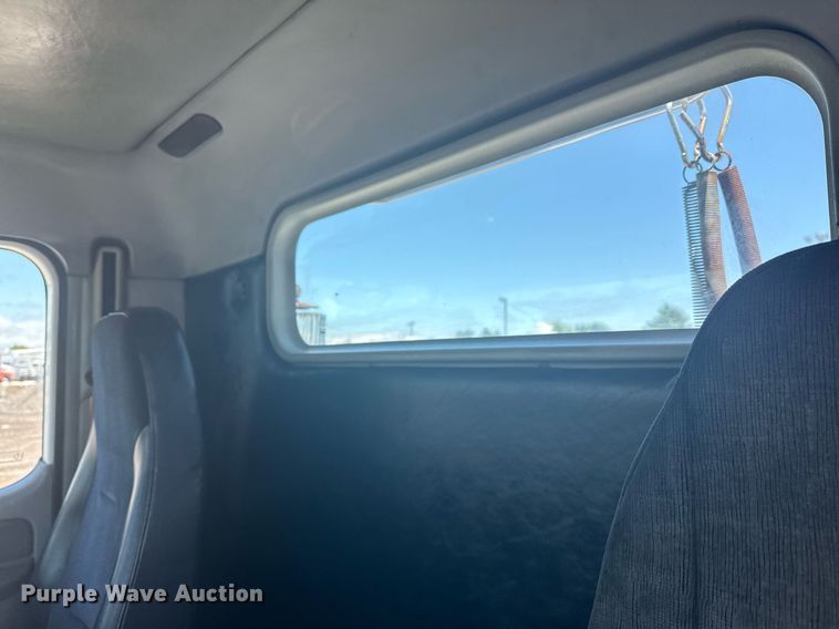 image for item EG5907 2002 Freightliner Century Class semi truck