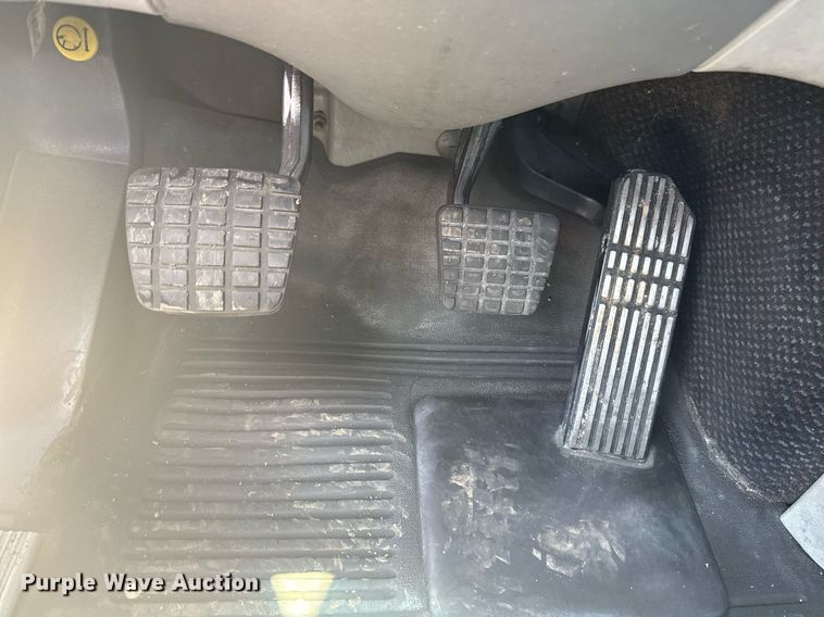 image for item EG5907 2002 Freightliner Century Class semi truck