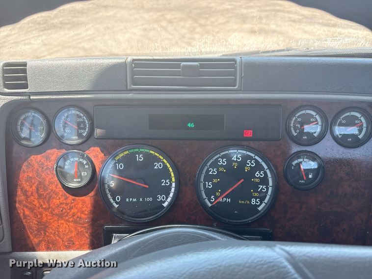 image for item EG5907 2002 Freightliner Century Class semi truck