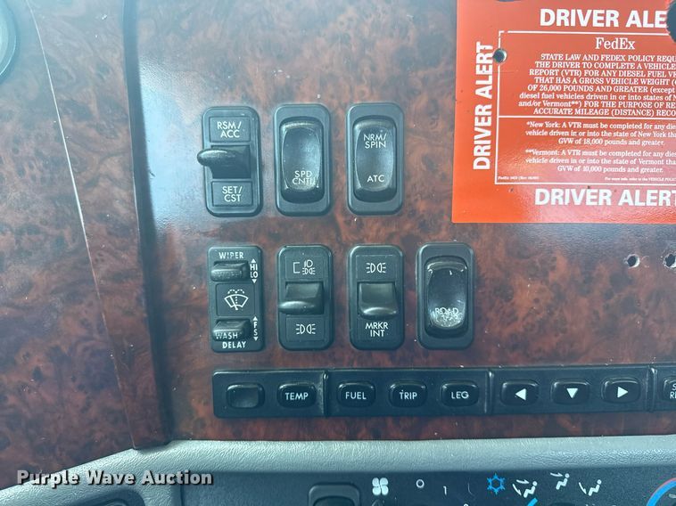 image for item EG5907 2002 Freightliner Century Class semi truck