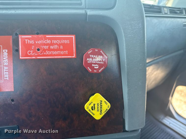 image for item EG5907 2002 Freightliner Century Class semi truck